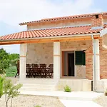 Villa Stone Pearl With Heated Swimming Pool *