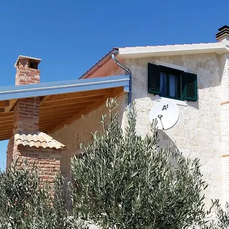 Stone Pearl With Heated Swimming Pool Sveti Filip i Jakov