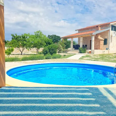 Stone Pearl With Heated Swimming Pool Sveti Filip i Jakov