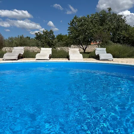 Stone Pearl With Heated Swimming Pool *