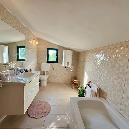 Villa Stone Pearl With Heated Swimming Pool *