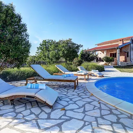 Stone Pearl With Heated Swimming Pool Sveti Filip i Jakov
