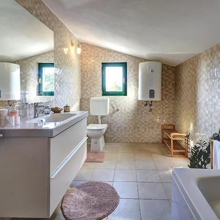Stone Pearl With Heated Swimming Pool Sveti Filip i Jakov