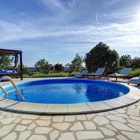 Stone Pearl With Heated Swimming Pool Villa *