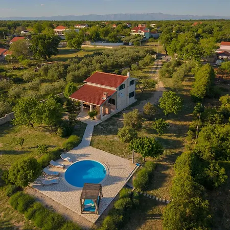 Villa Stone Pearl With Heated Swimming Pool *
