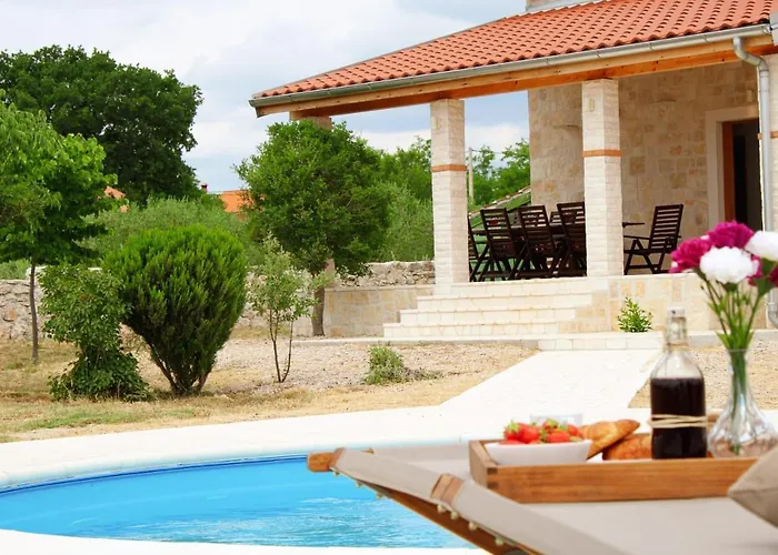 빌라 Stone Pearl With Heated Swimming Pool *