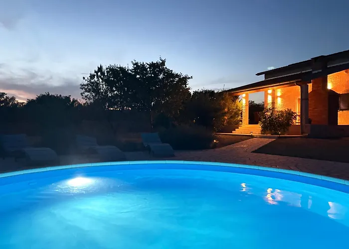 빌라 Stone Pearl With Heated Swimming Pool