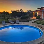 Stone Pearl With Heated Swimming Pool ヴィラ *