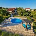 Stone Pearl With Heated Swimming Pool * スベティ・フィリップ・イ・ヤコブ