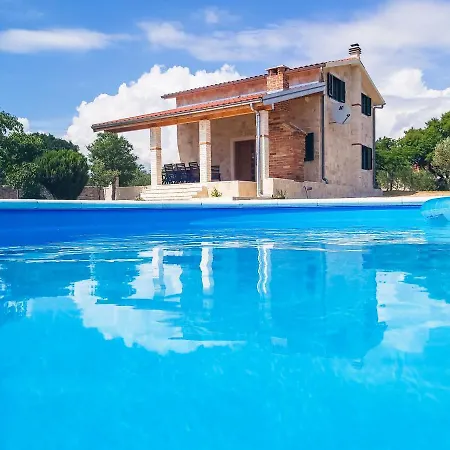 Stone Pearl With Heated Swimming Pool וילה *