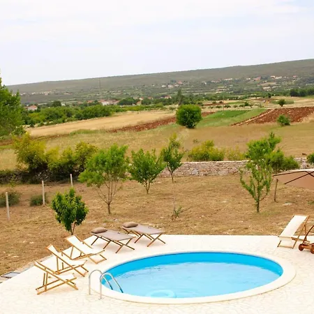 Vila Stone Pearl With Heated Swimming Pool *