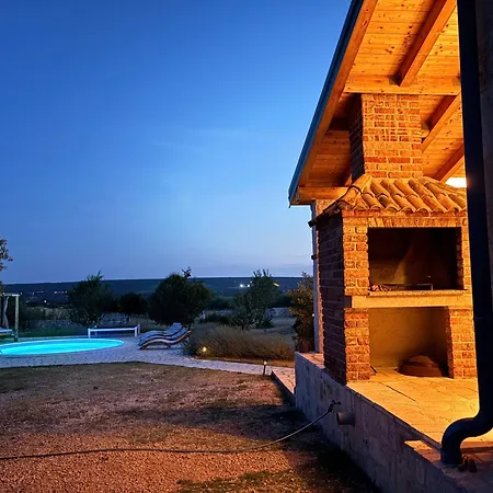 Stone Pearl With Heated Swimming Pool Sveti Filip i Jakov