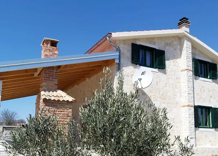 Stone Pearl With Heated Swimming Pool Sveti Filip i Jakov