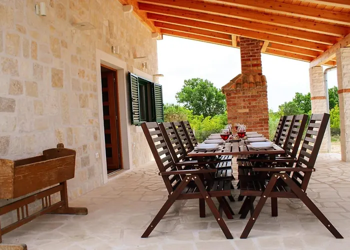 Stone Pearl With Heated Swimming Pool Vila *