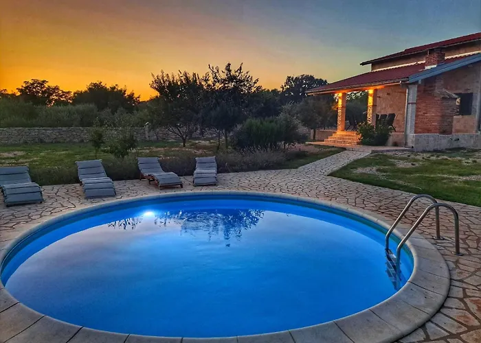 Stone Pearl With Heated Swimming Pool Vila *