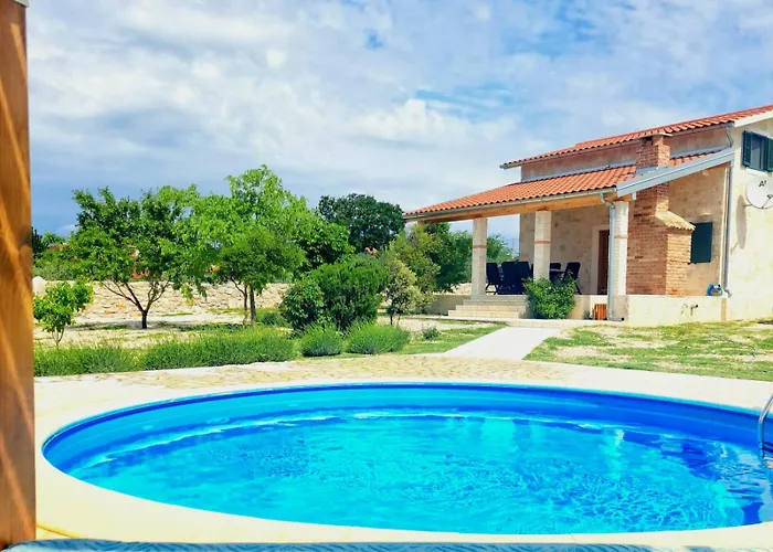 Vila Stone Pearl With Heated Swimming Pool *