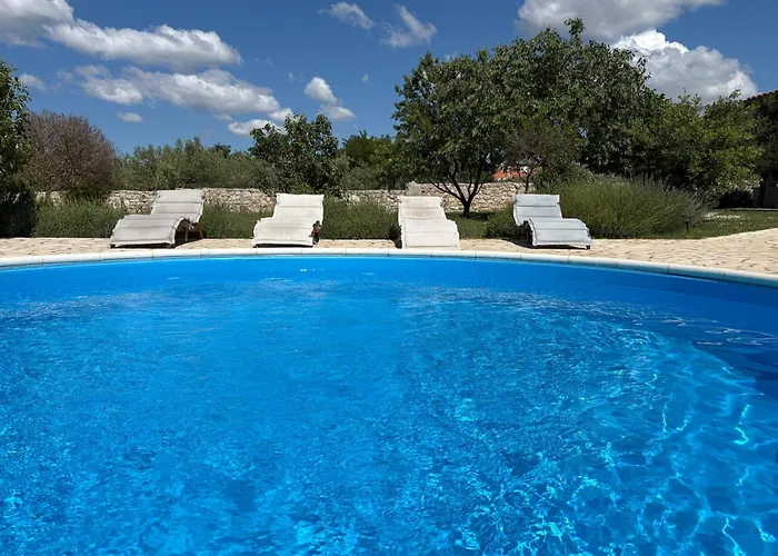 Stone Pearl With Heated Swimming Pool *