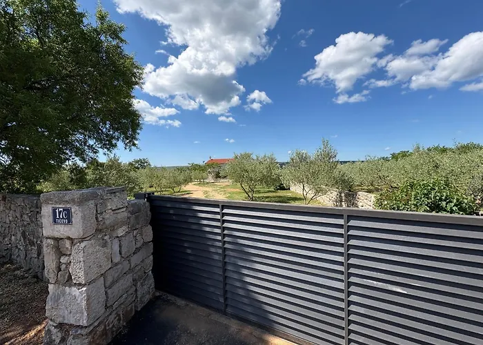 Stone Pearl With Heated Swimming Pool * Sveti Filip i Jakov