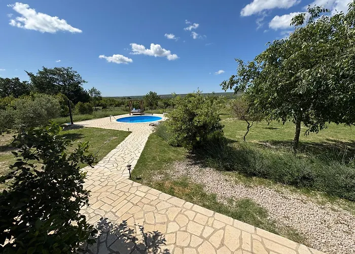 빌라 Stone Pearl With Heated Swimming Pool